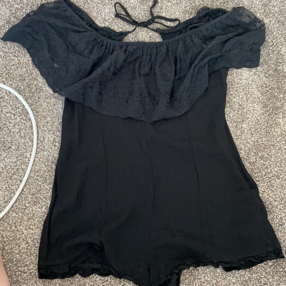 Never worn. Forever 21 romper. side zipper.